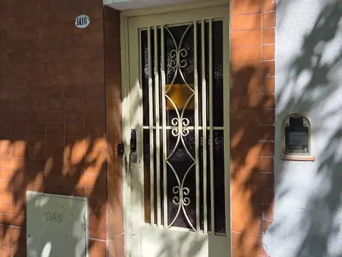 departamento 2 ambientes CON RENTA PRIMER PISO POR ESCALERA