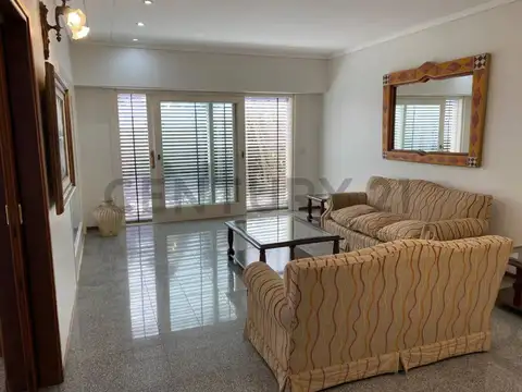Casas en venta en La Plata, 4 dormitorios con pileta