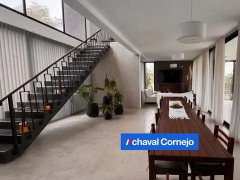 Casa en Venta con 2 cocheras