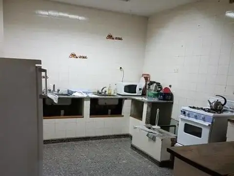 LOCAL - GALPON- CON OFICINAS- DEPOSITO O SALON DE FIESTAS