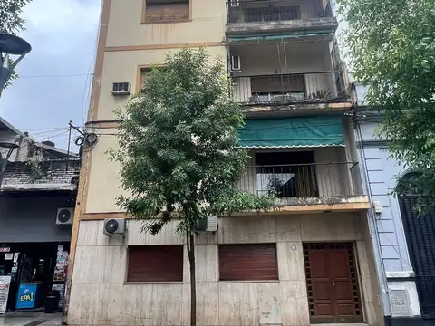Venta dpto 2 dorm c/depend. y balcón pleno centro