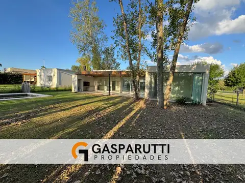 Casa en Venta con 4 cocheras