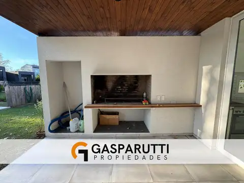 Casa 4 ambientes con 3 baños