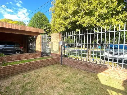 BARRIO KENNEDY Casa de 3 dormitorios