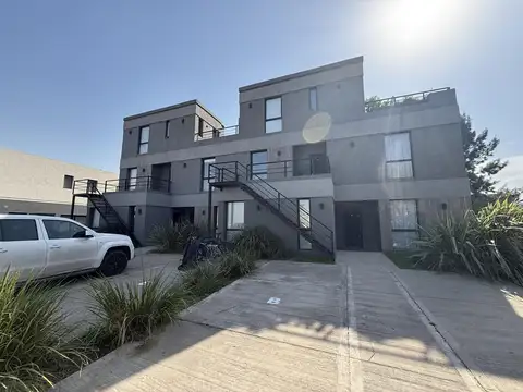 DÚPLEX | 4 AMBIENTES | PARRILLA | COCHERA DOBLE | BALCÓN | EL ALJIBE PILAR