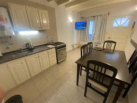 Mensajerías e/ Avenida Costanera y Chiozza