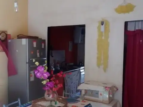 Casa 2 ambientes con 1 baño