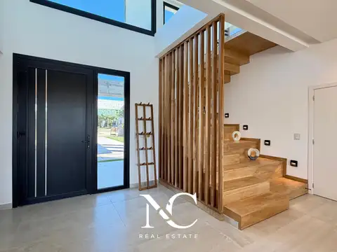 Casa 6 ambientes con 4 baños