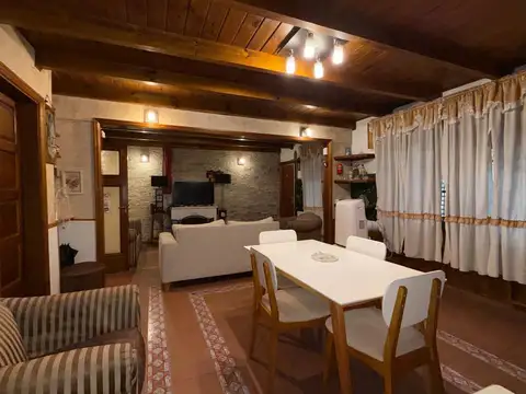 Casa 5 ambientes con 2 baños