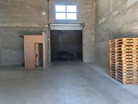 VENTA GALPON EN LOTE DE 436 MTS2 EN BURZACO