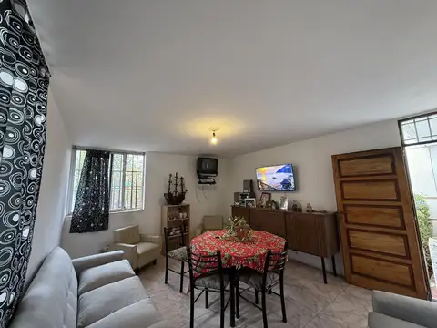 Casa 5 ambientes con 1 baño