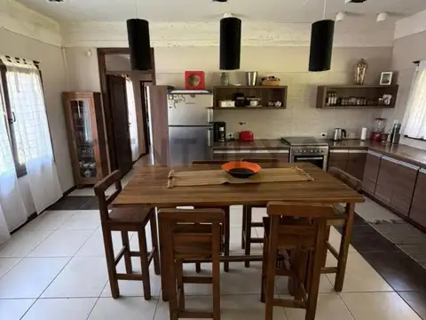 Casa en Venta con 4 cocheras