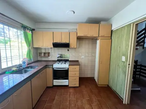 Depto Tipo Casa 4 ambientes con 2 baños
