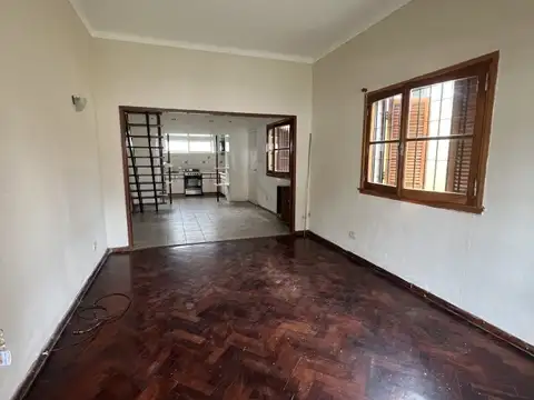 Casa en Alquiler con 3 cocheras