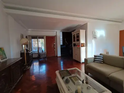 Casa 7 ambientes con 2 baños