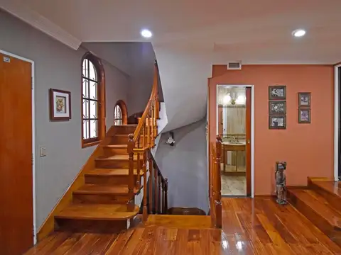 Casa 6 ambientes con 4 baños