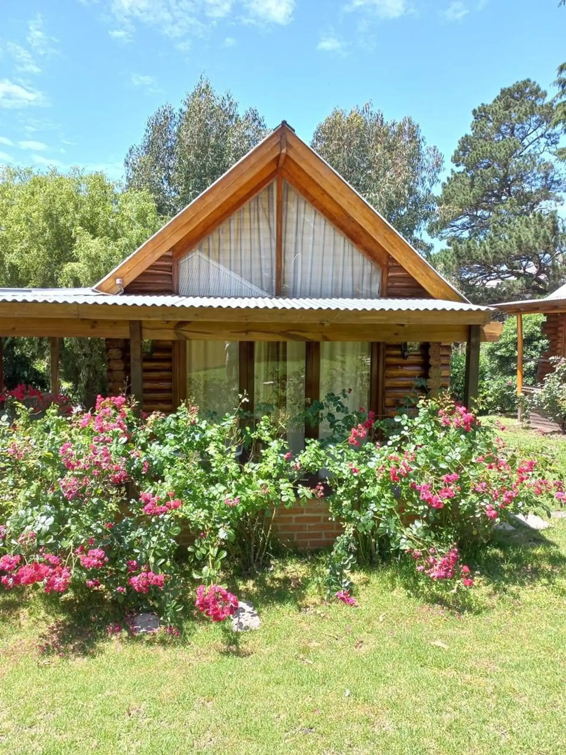 VENTA 3 CABAÑAS CON PILETA EN SIERRA DE LOS PADRES