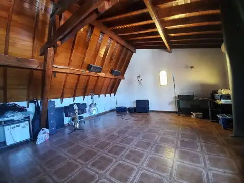 Casa 5 ambientes con 4 baños