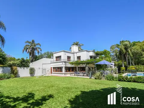 Casa en Alquiler con 3 cocheras