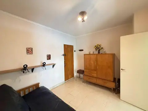 1 Ambiente dividido a la calle - Zona Centro