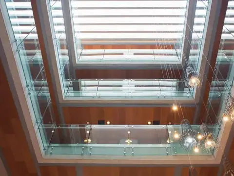Oficina en Alquiler con 1 cochera