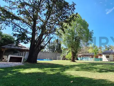 VENTA CASA QUINTA DE 810 mts en Parque Leloir