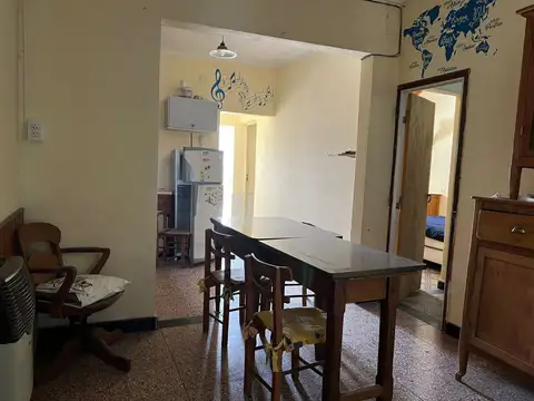 Casa 7 ambientes con 2 baños