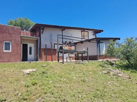 Casa 6 ambientes con 2 baños