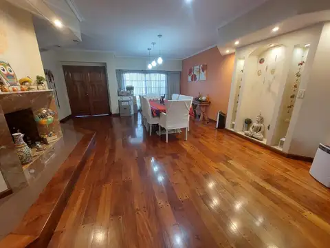 Casa en Venta con 4 cocheras