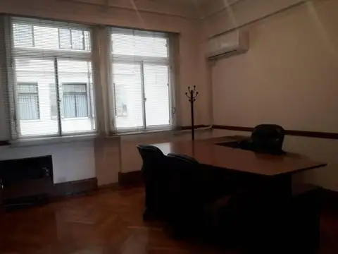 Oficina 4 ambientes con 2 baños