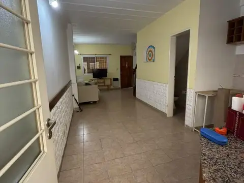 Depto Tipo Casa en Alquiler con 1 cocheras