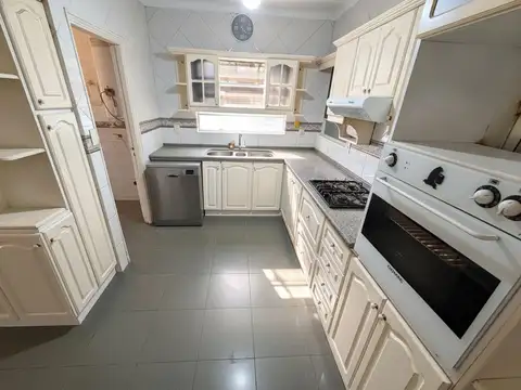 Casa 6 ambientes con 3 baños