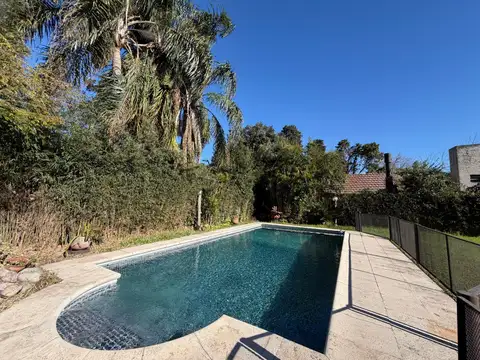 VENTA AMPLIA CASA 6 AMB CON JARDIN PILETA PARRILA Y COCHERA EN SAN ISIDRO