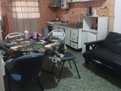 Casa 6 ambientes con 1 baño