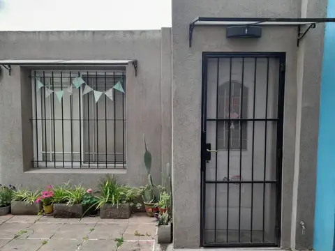 APTO CREDITO .  PH EN P. BAJA CON AMPLIO PATIO PROPIO - REFACCIONADO Y EN MUY BUEN ESTADO