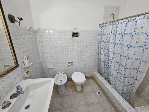 Casa 5 ambientes con 1 baño