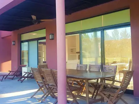 Casa 5 ambientes con 3 baños