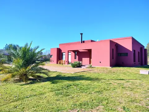 VENTA Casa con piscina barrio cerrado en Campos de Roca I