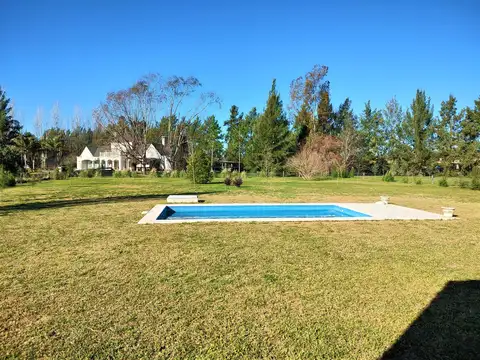 VENTA Casa con piscina barrio cerrado en Campos de Roca I