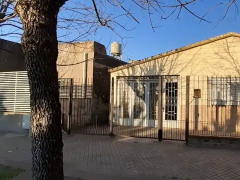 VENTA CASA DOS DORMITORIOS COCHERA C.BERMUDEZ