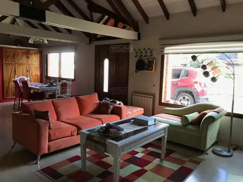 Casa en Venta con 2 cocheras