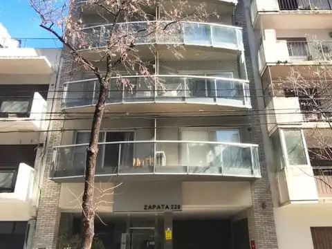 Departamento en venta Ambiente, piso alto con balcón