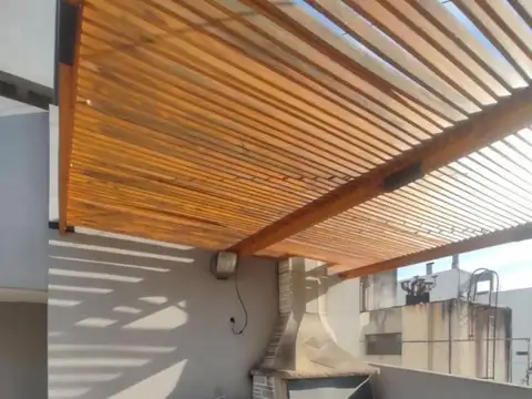 Departamento en venta Ambiente, piso alto con balcón
