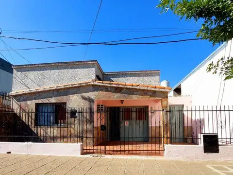 VENTA de Casa de 2 Dormitorios en Santa Fe.