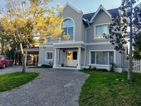 Casa en venta - 4 Dormitorios 4 Baños - Cochera - 1.000Mts2 - Escobar