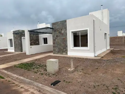 Casa 3 ambientes con 1 baño