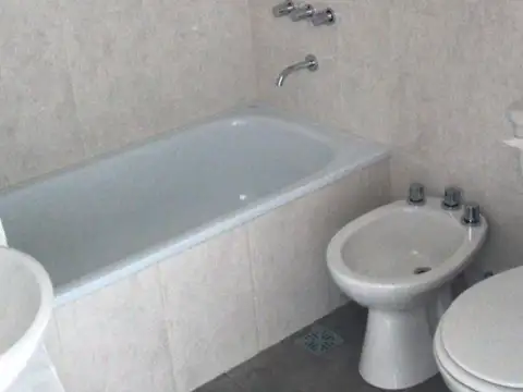 Departamento en Alquiler en Villa Celina, $ 450.000