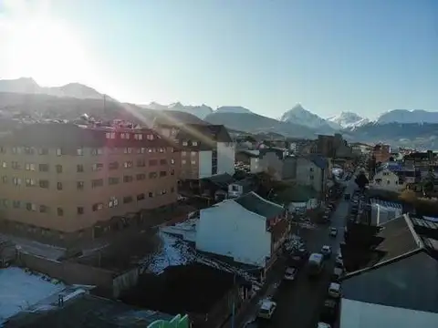 Deloqui e/ 25 de Mayo y Fadul