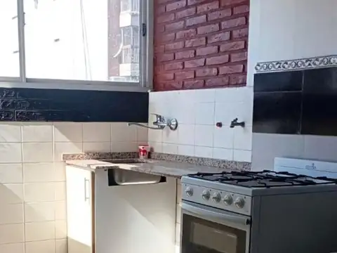 AV Corrientes 4200 8° Alq $ 650.000/mes