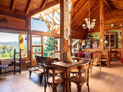 Casa 14 ambientes con 10 baños